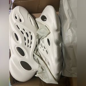 Yeezy Foam Runnr Ararat Size 12 Men - New with Box